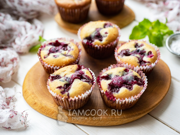 Маффины с вишней на кефире, рецепт с фото