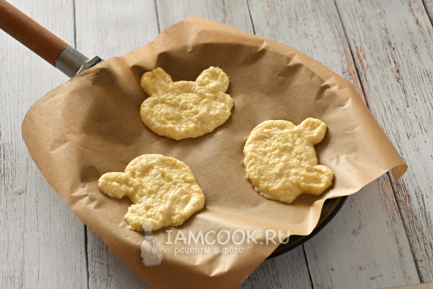 Формирование драников в виде мишек с помощью кондитерского мешка