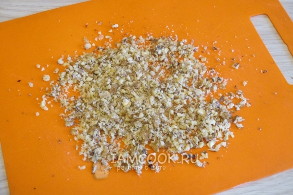 Порубить грецкие орехи