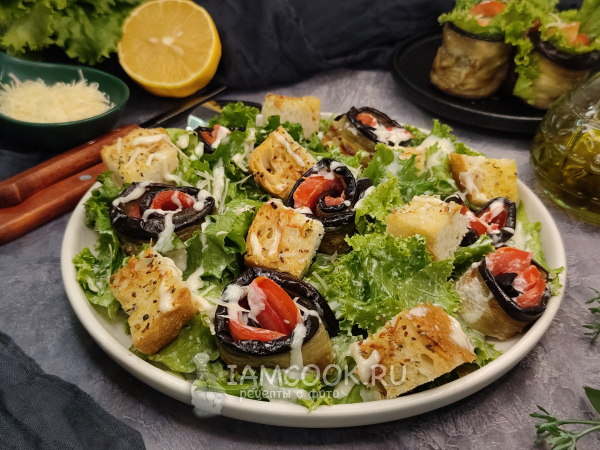 Салат «Цезарь» с баклажанами, рецепт с фото