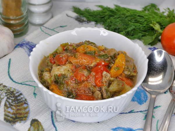 Чанахи из свинины в кастрюле на плите, рецепт с фото