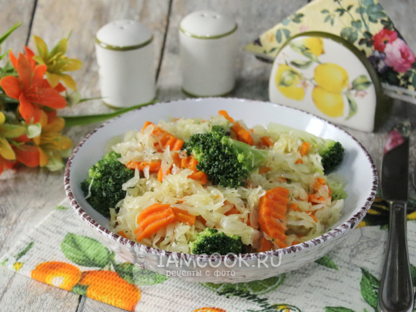 Тушеная капуста с брокколи, рецепт с фото