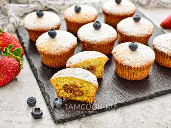 Кексы на кефире с вареной сгущенкой, рецепт с фото