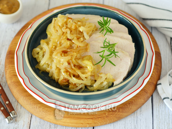 Вареное мясо (свинина) с луком, рецепт с фото