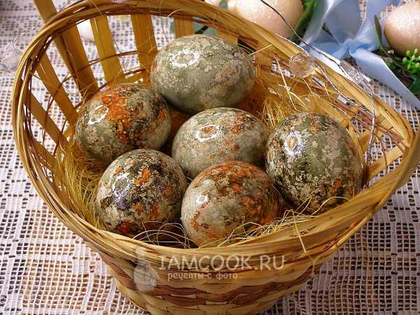 Мраморные яйца с чаем каркаде на Пасху, рецепт с фото