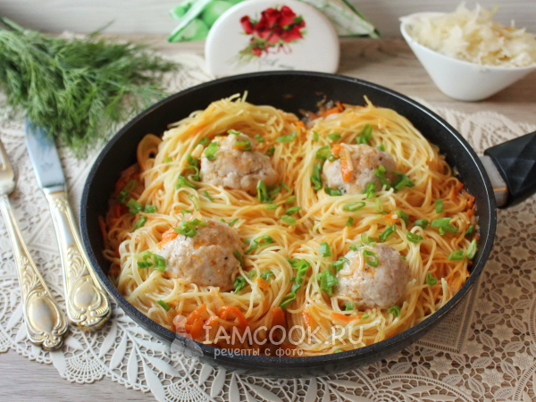 Фрикадельки с гнездами на сковороде, рецепт с фото