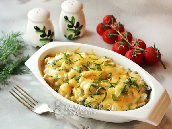 Жульен с макаронами, курицей и грибами, рецепт с фото