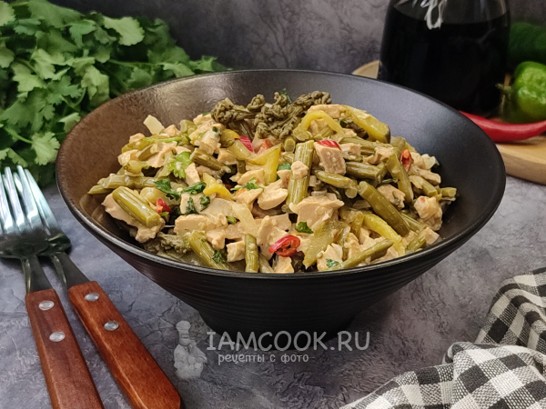 Салат из папоротника с мясом и маринованным огурцом, рецепт с фото