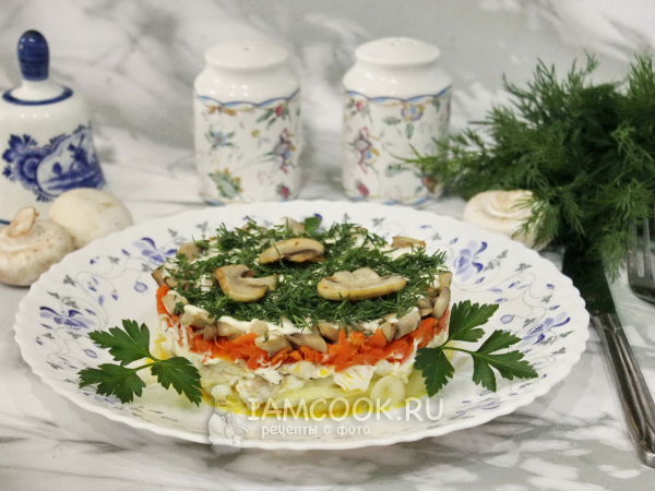 Салат с рыбой и грибами, рецепт с фото
