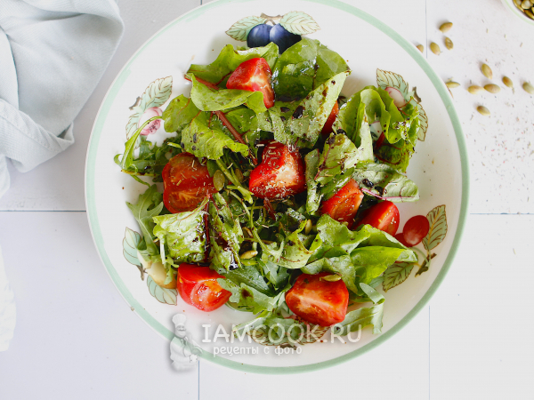 Салат из рукколы, мангольда и шпината, рецепт с фото