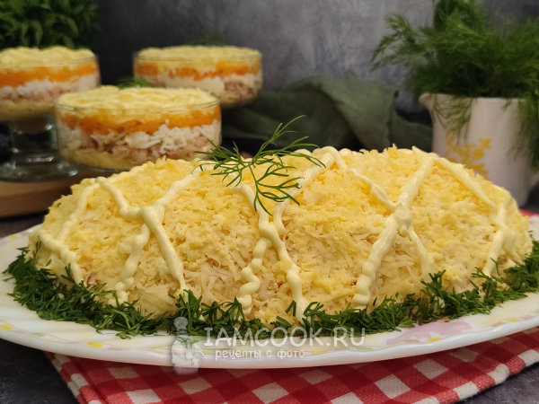 Салат «Мимоза» с горбушей горячего копчения, рецепт с фото