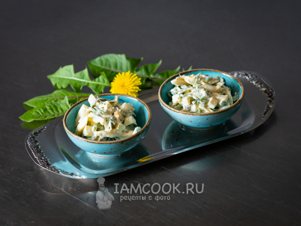 Салат из одуванчиков с яйцом, рецепт с фото