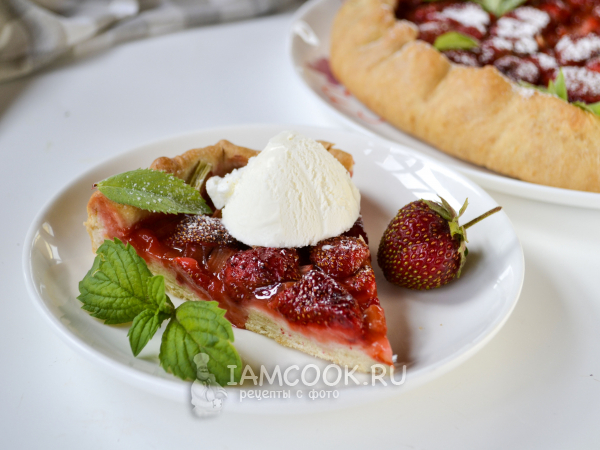 Галета с ревенем и клубникой, рецепт с фото