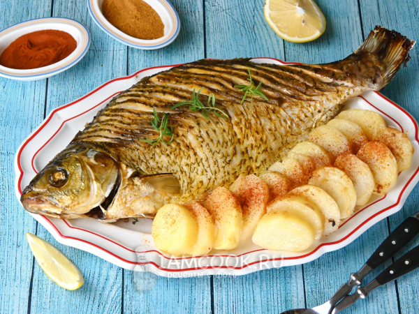 Лещ в духовке с картошкой и луком (в фольге), рецепт с фото