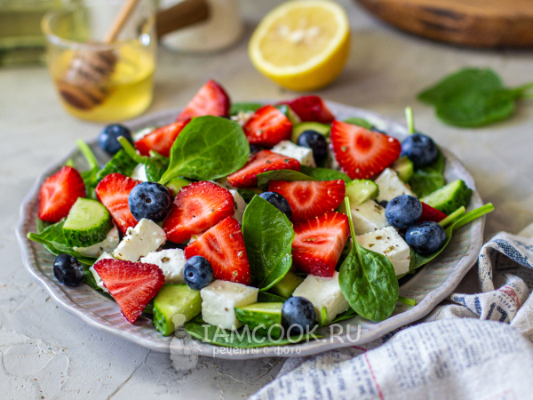 Салат со шпинатом и сыром фета, рецепт с фото