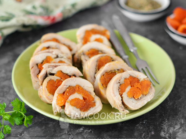 Куриный рулет с курагой, рецепт с фото