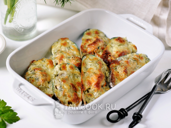 Мидии в ракушках, запеченные в сливочном соусе, рецепт с фото