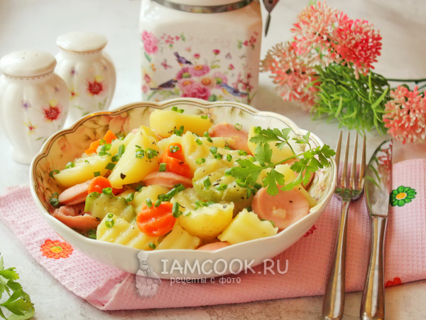 Тушеная картошка с сардельками, рецепт с фото