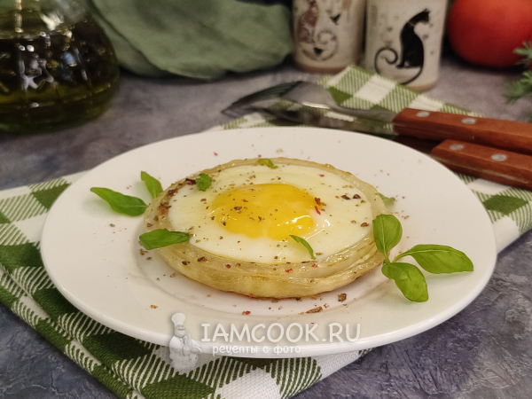 Яичница в луке, рецепт с фото
