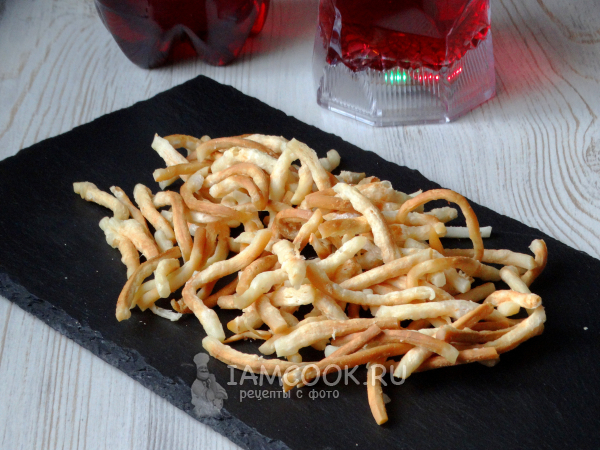 Хрустящий сыр-косичка в микроволновке, рецепт с фото