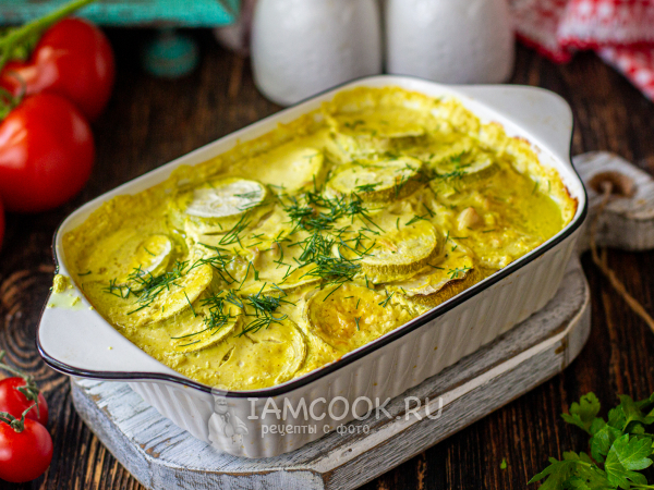 Курица с кабачками в духовке со сметаной, рецепт с фото