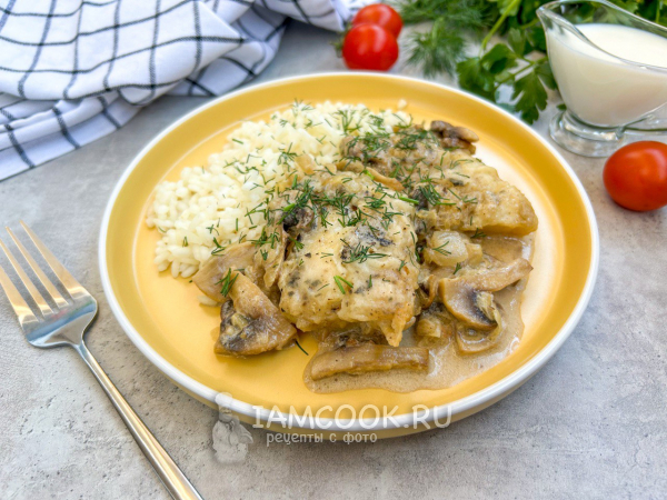 Треска с грибами в сливочном соусе на сковороде, рецепт с фото