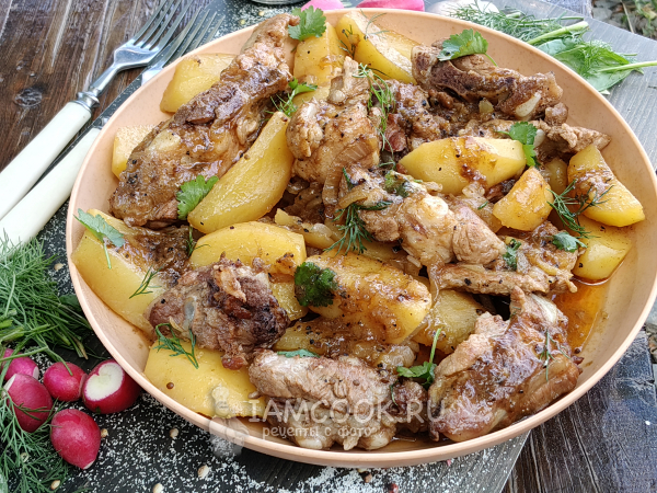 Картошка с ребрышками в казане на костре, рецепт с фото