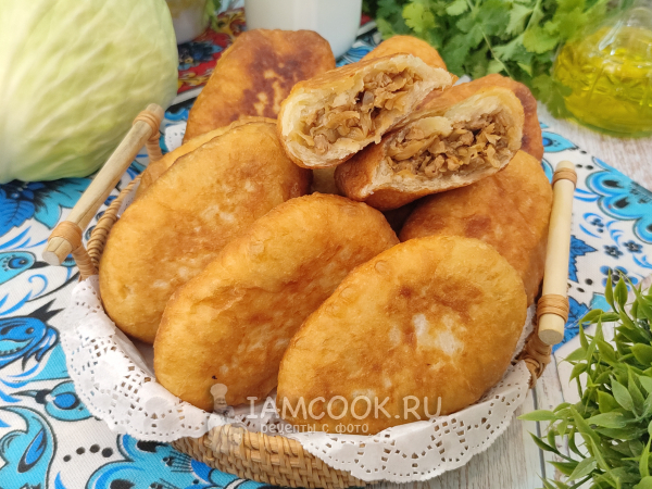 Жареные пирожки с капустой и фаршем, рецепт с фото