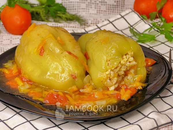 Фаршированный перец с курицей и рисом, рецепт с фото