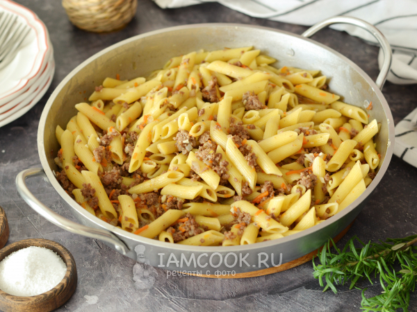 Макароны с говяжьим фаршем на сковороде, рецепт с фото
