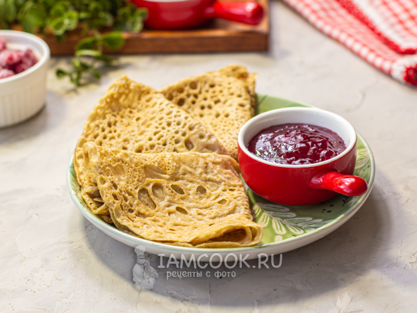 Блины из муки зеленой гречки на воде, рецепт с фото