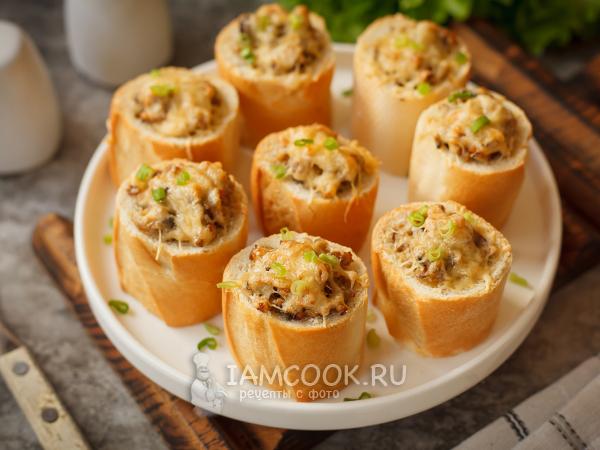 Грибные «Пеньки» из багета и шампиньонов, рецепт с фото