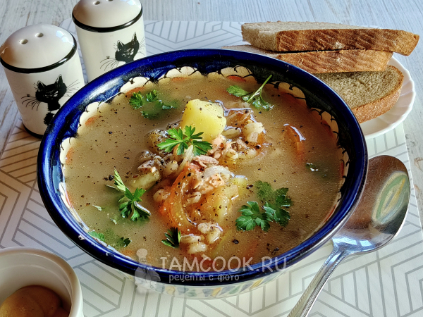 Уха из головы горбуши с перловкой, рецепт с фото