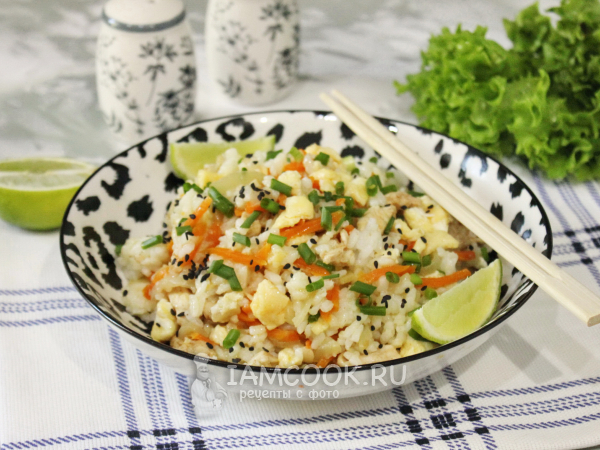 Жареный рис по-тайски с курицей, рецепт с фото