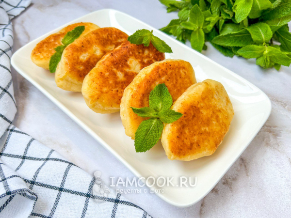 Творожные пирожки с яблоками на сковороде, рецепт с фото
