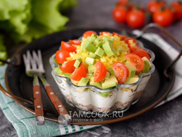 Салат с авокадо и горбушей (консервированной), рецепт с фото