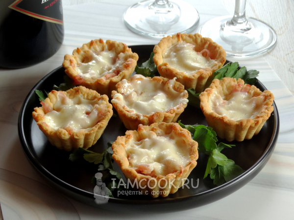 Тарталетки с беконом и сыром, рецепт с фото