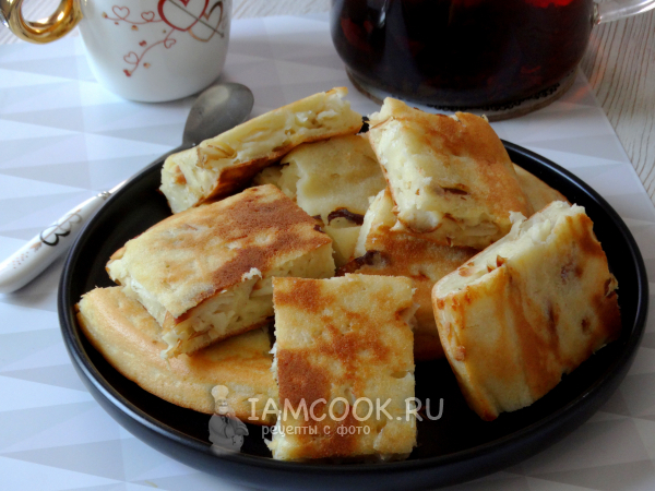 Заливной пирог с рыбой на сковороде, рецепт с фото