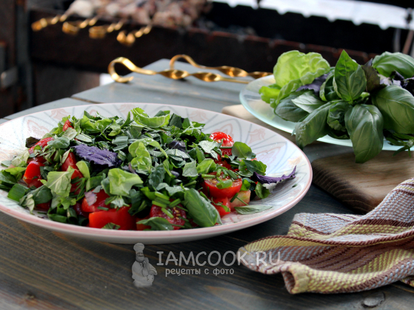 Салат из свежей зелени, рецепт с фото