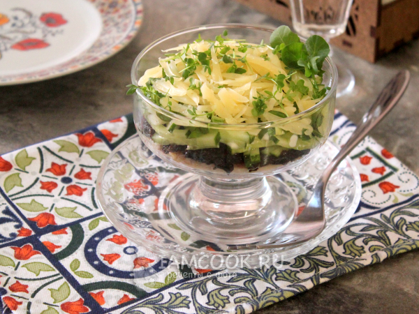 Салат с говяжьим языком и черносливом, рецепт с фото