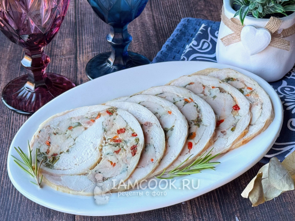 Куриный рулет в ветчиннице, рецепт с фото