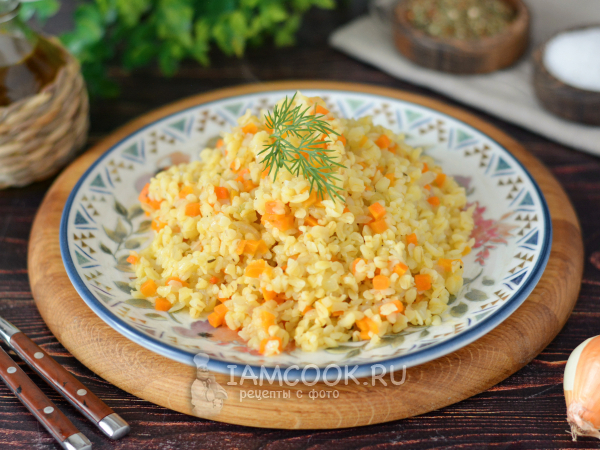 Булгур с морковью и луком на сковороде, рецепт с фото