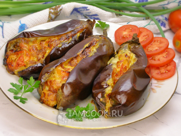 Битые баклажаны с сыром и помидорами, рецепт с фото