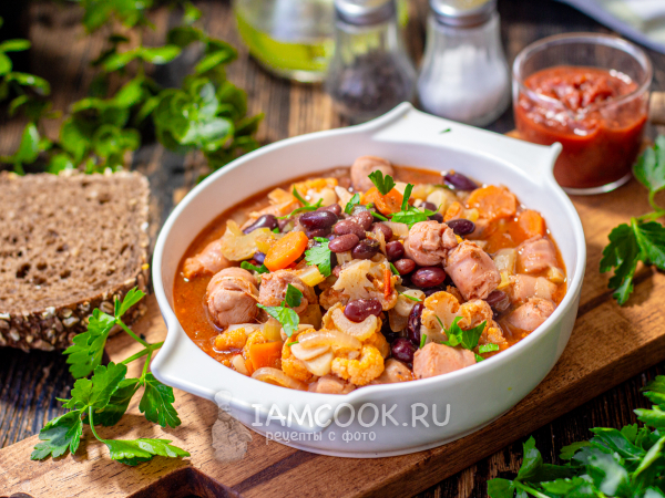 Фасоль с колбасками, рецепт с фото