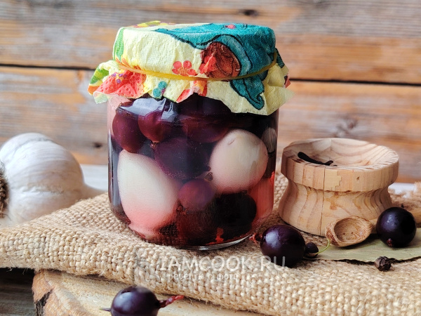 Маринованный чеснок с крыжовником на зиму, рецепт с фото