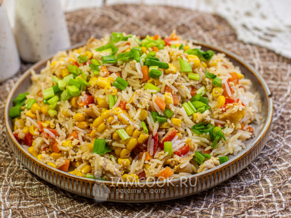Жареный рис с кукурузой и яйцом, рецепт с фото