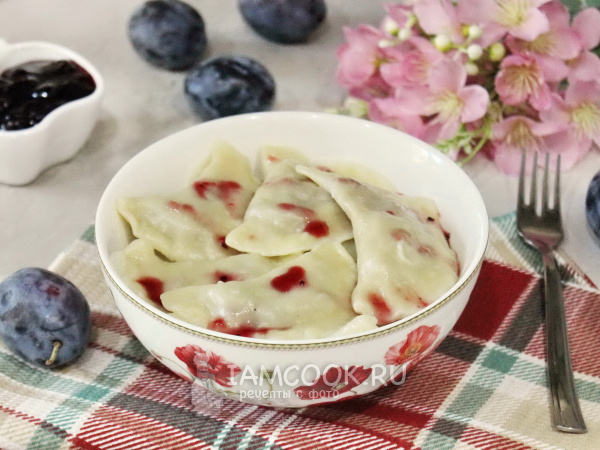 Вареники со сливой, рецепт с фото