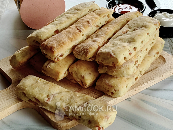 Палочки на кефире с колбасой, рецепт с фото