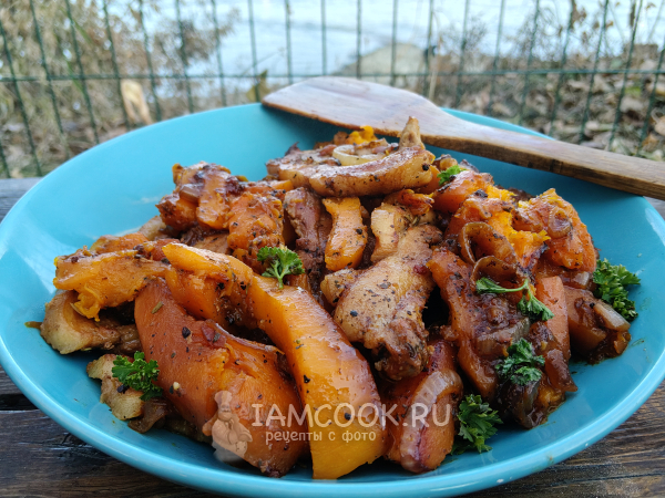 Тыква с мясом в казане на костре, рецепт с фото