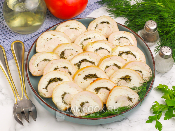 Куриный рулет с творожным сыром и зеленью, рецепт с фото